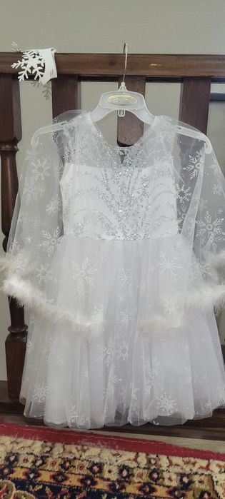 Продам платье на 7-9 лет