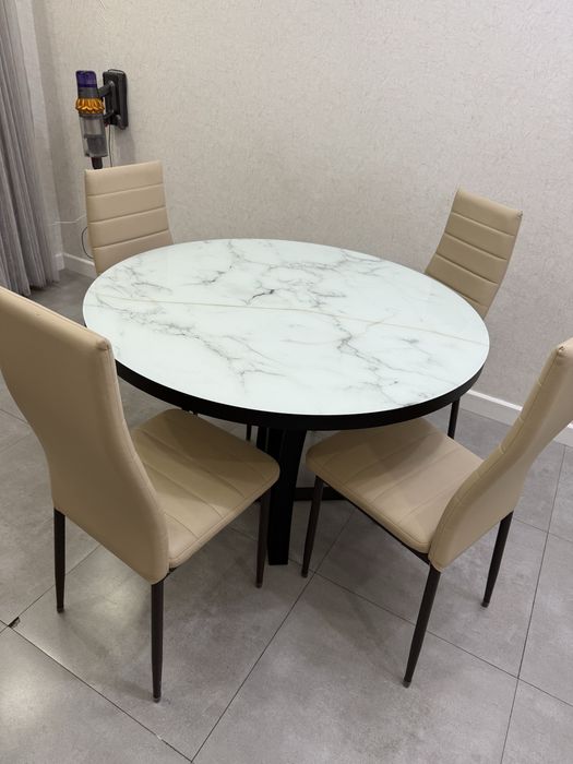 Стол круглый с стулями