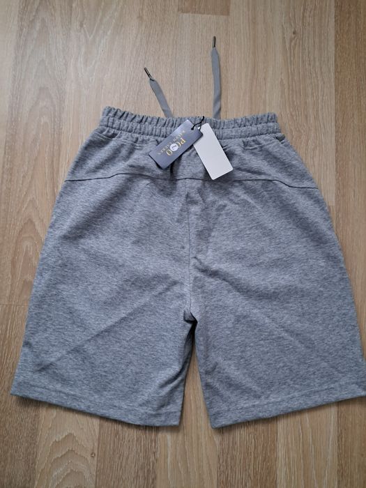 Vand pantaloni scurti