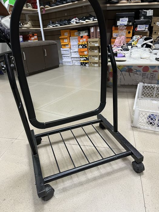 Продам зеркало маленькое