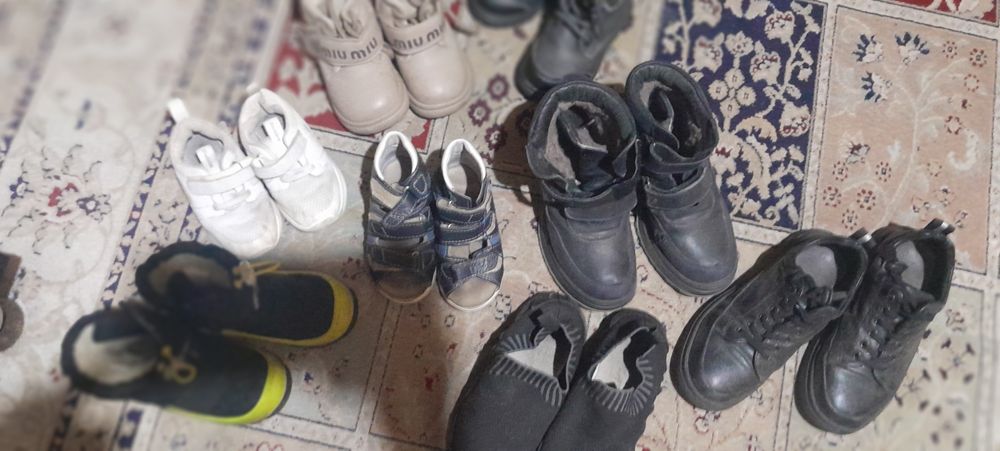 Отдам даром вещи и обувь