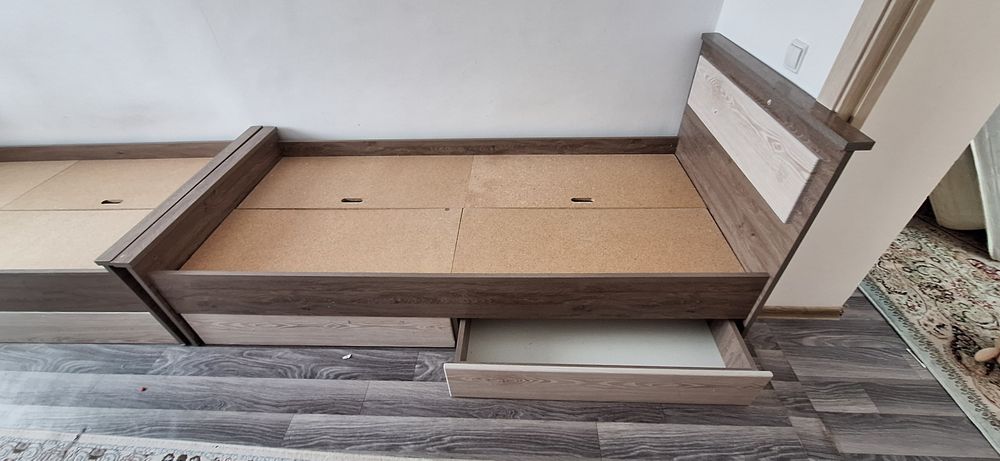 Продаётся односпальная кровать размером 90×200см . В хорошем состоянии