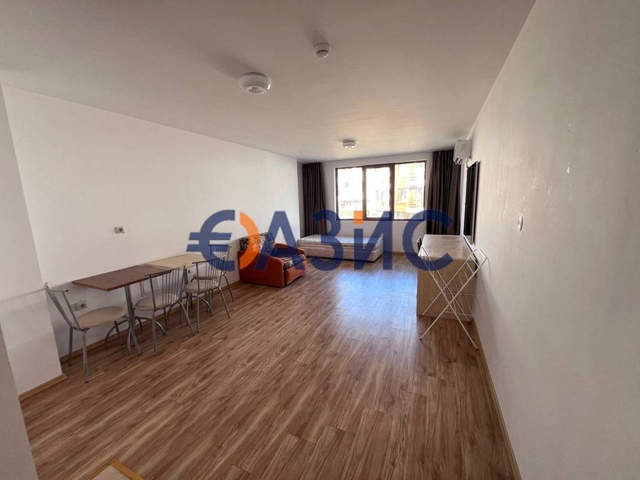 Продава се Двустаен апартамент в к.к. Слънчев бряг - 66 кв.м за 587 €/кв.м - Снимка #2