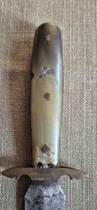 Много стара кама , нож.