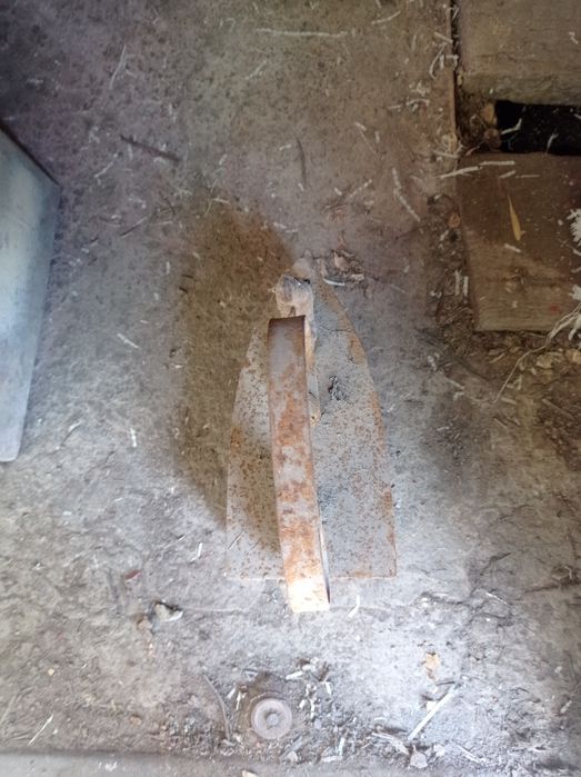 Старинный чугунный утюг