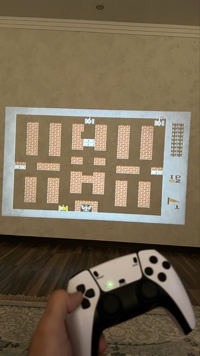 Проектор и игровая приставка