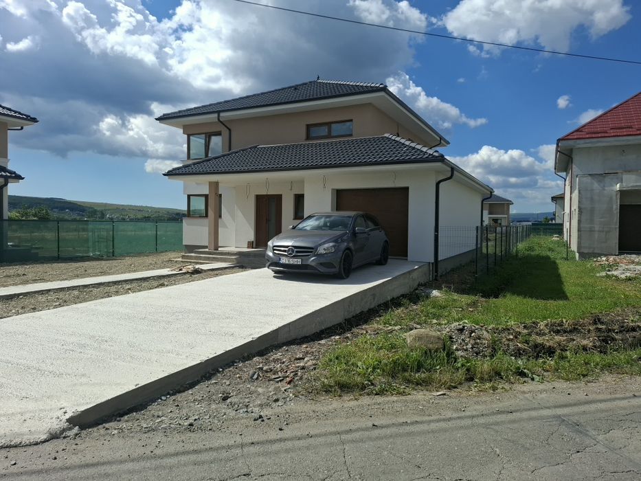Case jucu de vănzare