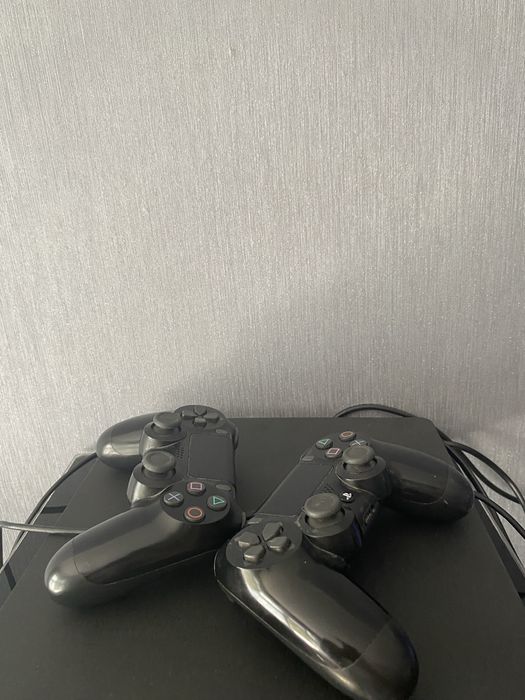 Playsthion4 в хорошем состаяние