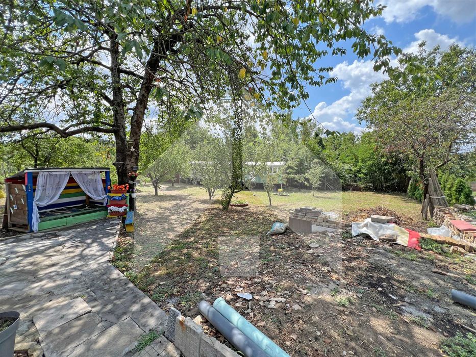 Продава еднофамилна, едноетажна къща в с. Средня (Шумен). ТОП имот!