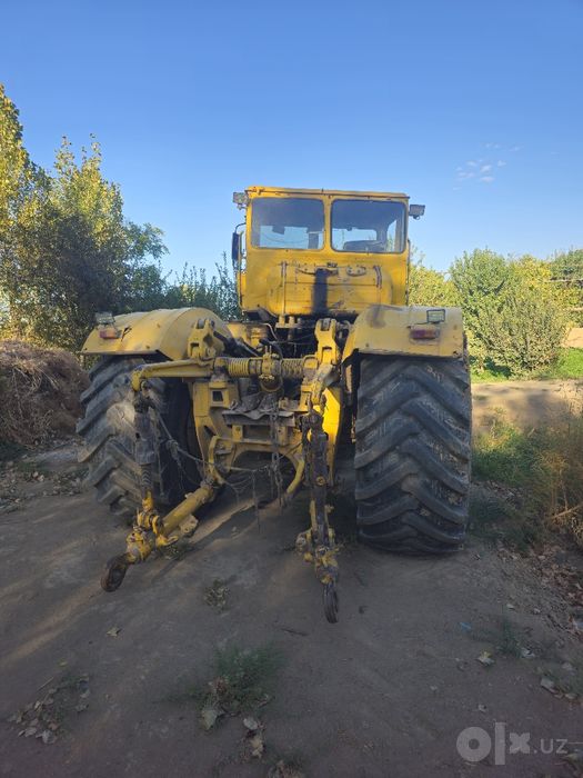 K 700 traktor sotiladi