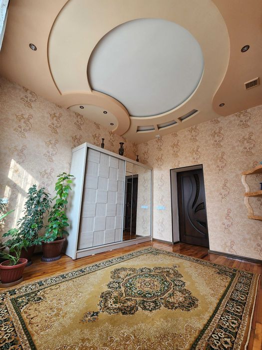 Уй сотилади. Недвижимость.