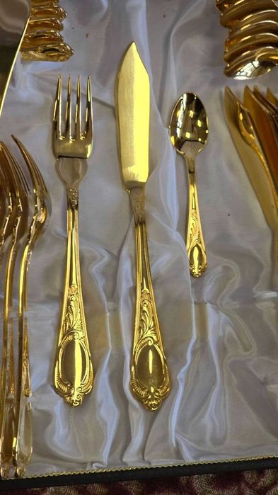 Set tacâmuri aurite SBS Solingen pentru 12 persoane,