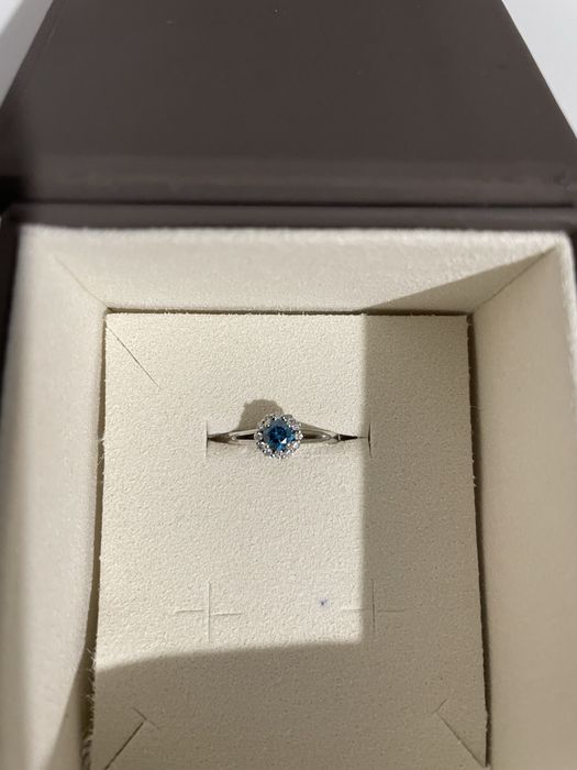 Set bijuterii din aur de 18 ct cu diamante albastre si diamante transp