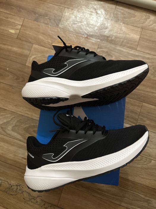 Кроссовки Joma.