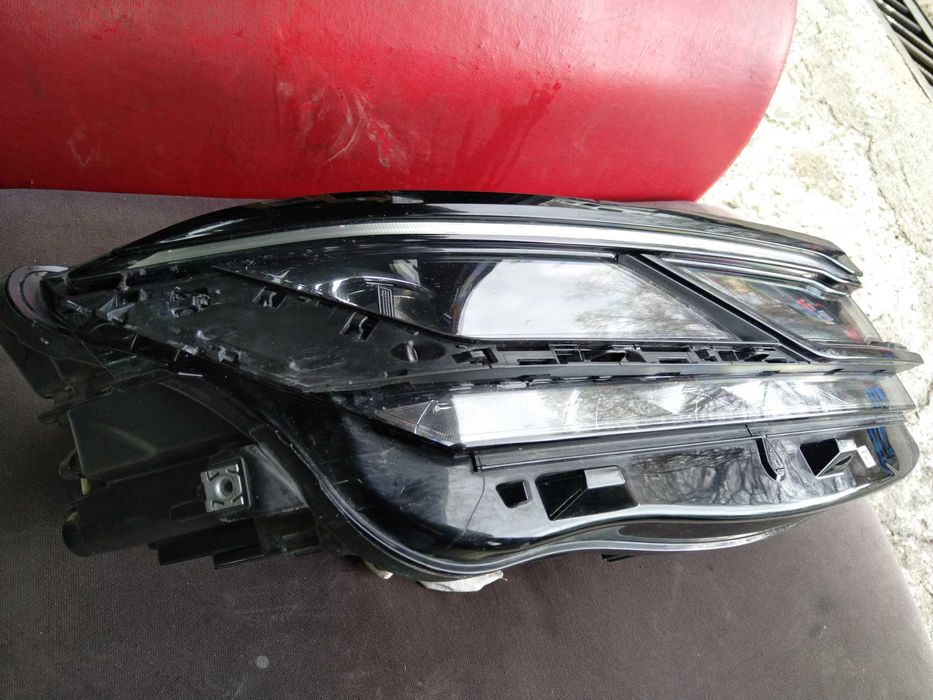 Десен фар VW Touareg 3 2022