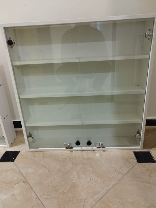 Витрина стеклянная