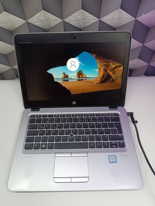 Laptop hp 820 g3 display 12.5  procesor i5 perfect funcțional