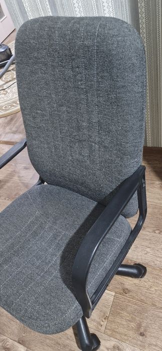 Продам кресло офисное