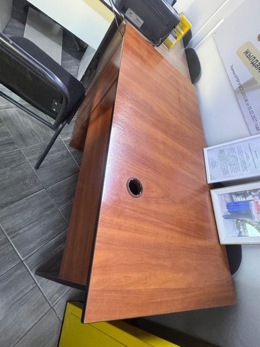 Продам офисный мебель