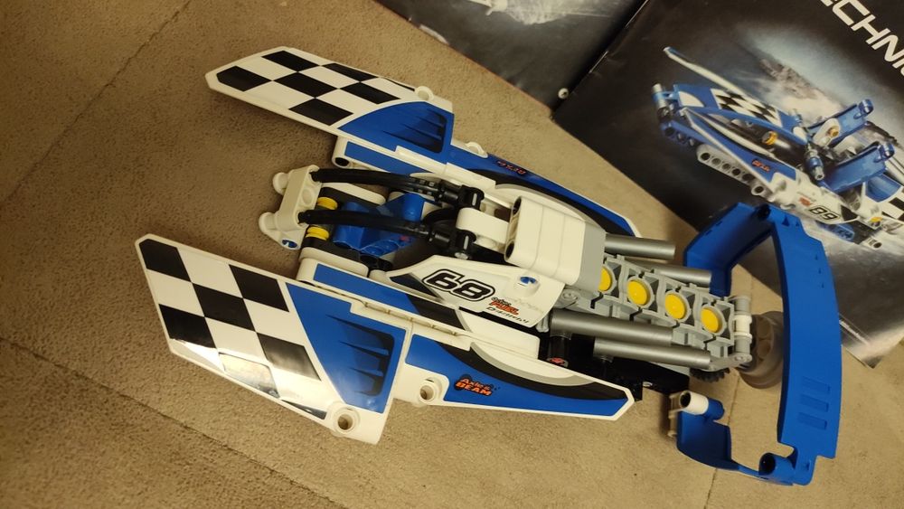 LEGO® Technic 2 в 1 - Хидроплан 42045