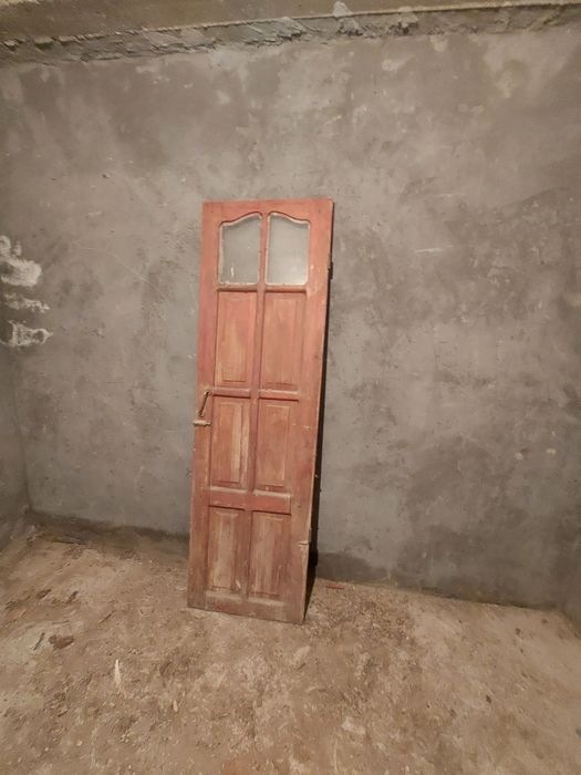 Продам деревянный дверь