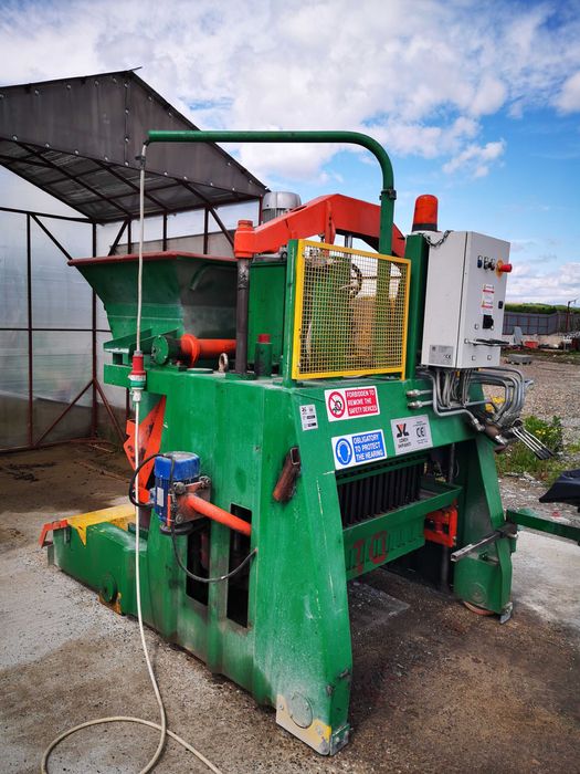 Vand sau schimb Linie de productie presa - elemente zidarie / pavele