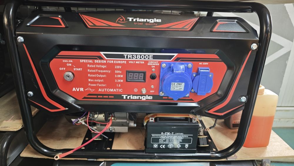 Генератор бензиновый. Движок. Гиниратор