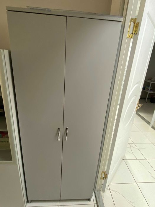 SHKAF KIYIM UCHUN sotiladi ! / Продаётся шкаф для одежды медицинский !