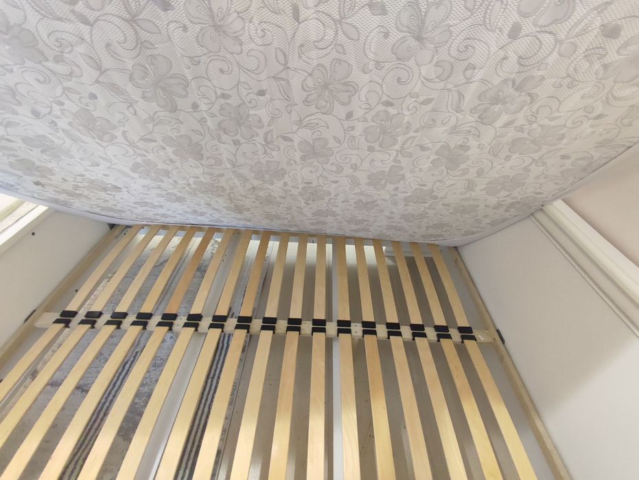 Двуспальная кровать