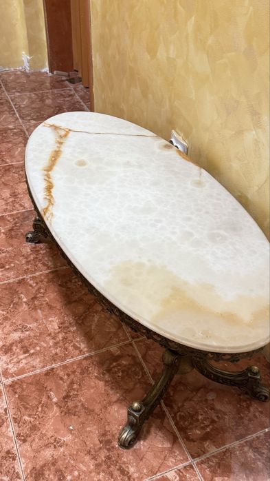Masă marmură cu picioare de bronz