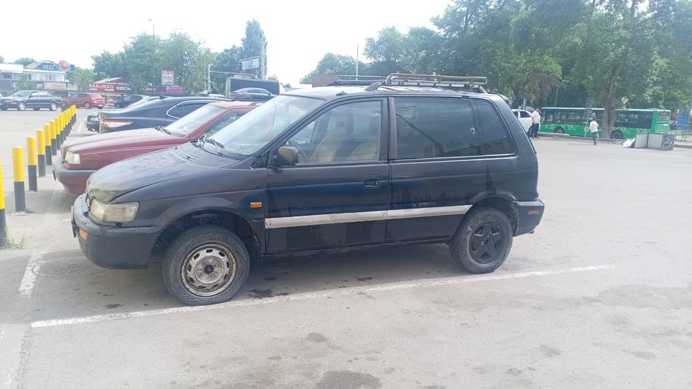 Продам машину Mitsubishi Space Runner,
