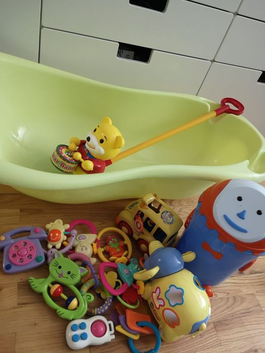 Бебешка вана за къпане и играчки