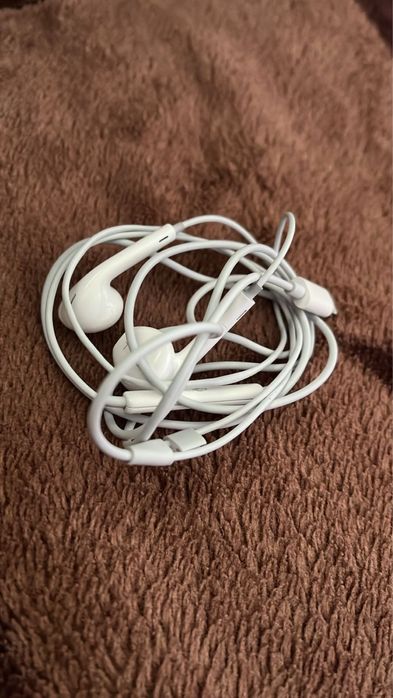 Продам earpods оригинал
