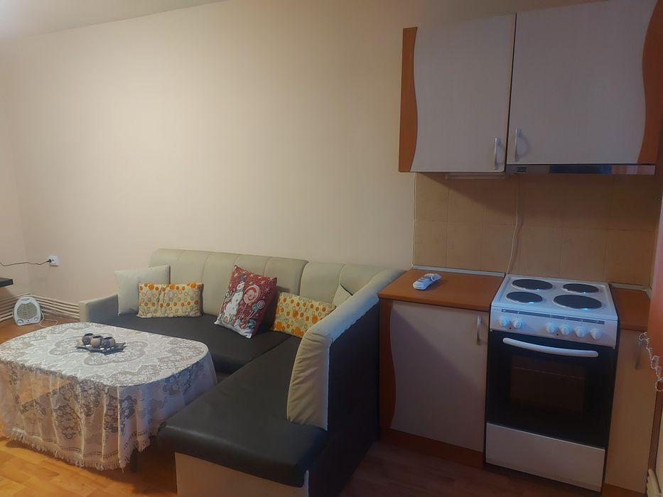 Дава се под наем Тристаен апартамент в Горна Оряховица - 70 кв.м за 229.5 € - Снимка #1