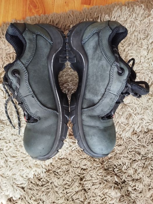 Vând pantofi- bocanci protectie