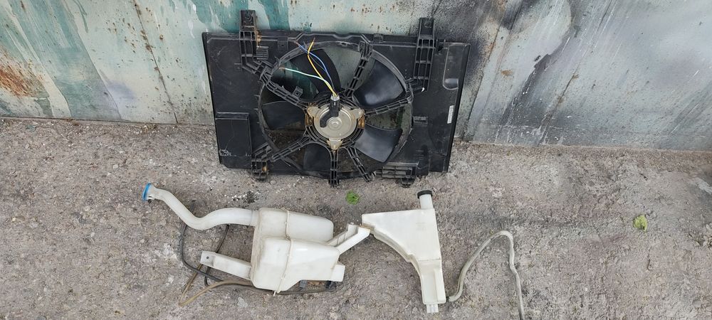 Продаются запчасти для автомобиля Ниссан Тиида, радиатор, вентилятор,