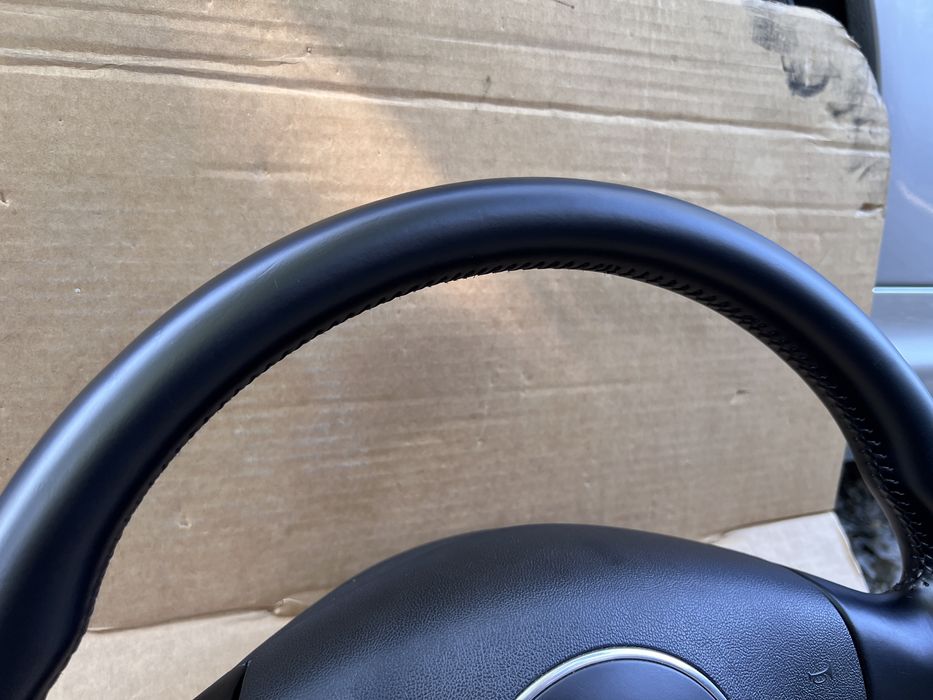 Audi a3 8p перфектен волан като чисто нов.