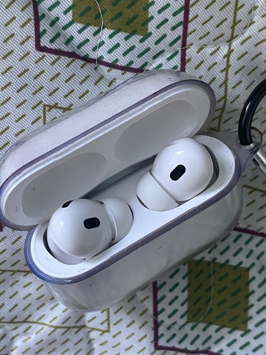 оригинальные Airpods pro.