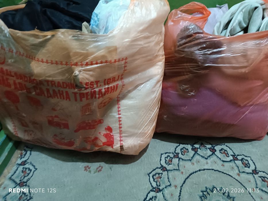 Отдам даром вещи на девочку разные