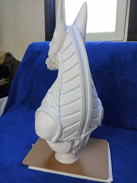 piesa de sah supradimensionata, reprezentant zeu egiptean Anubis. este element de decor, 71cm pla, pictat manual