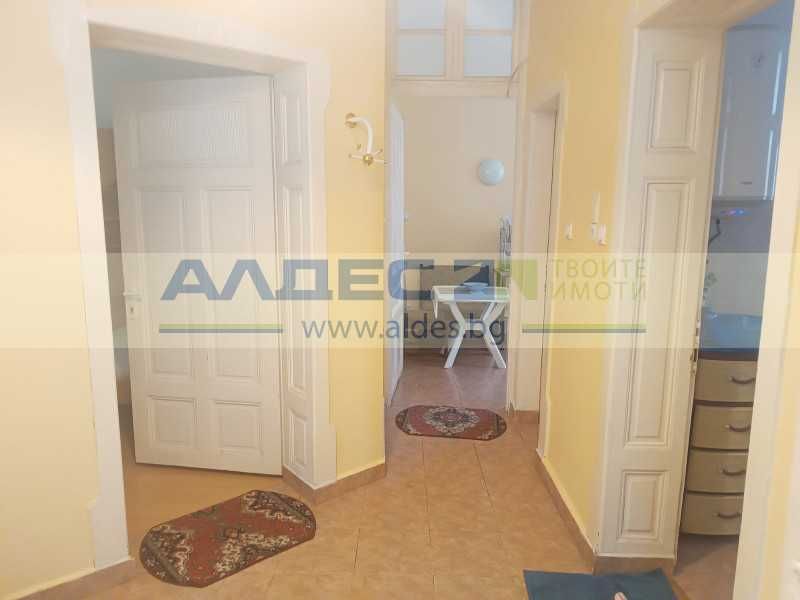 Дава се под наем Тристаен апартамент в София, Център - 120 кв.м за 897.6 € - Снимка #14