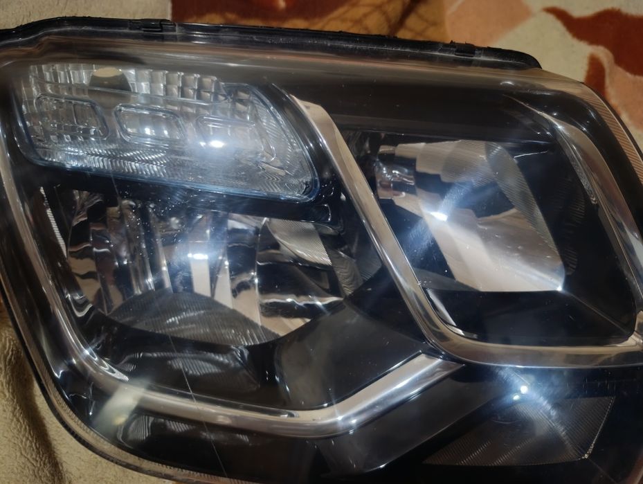 Фара на Рено Дастер