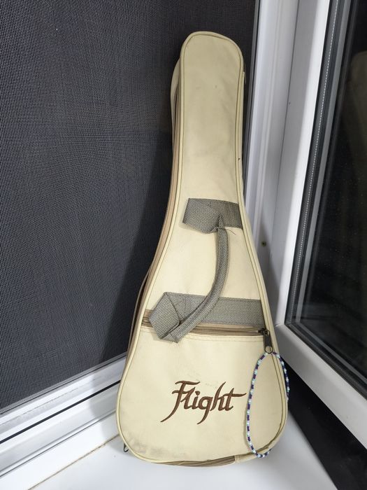 Срочно продам укулеле Flight