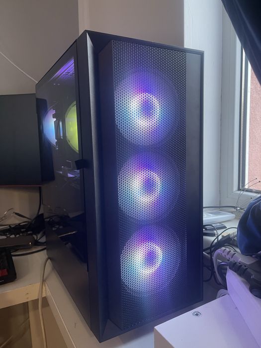 PC Gaming cu ryzen 5 5600, 16gb ram si gtx 1660 super