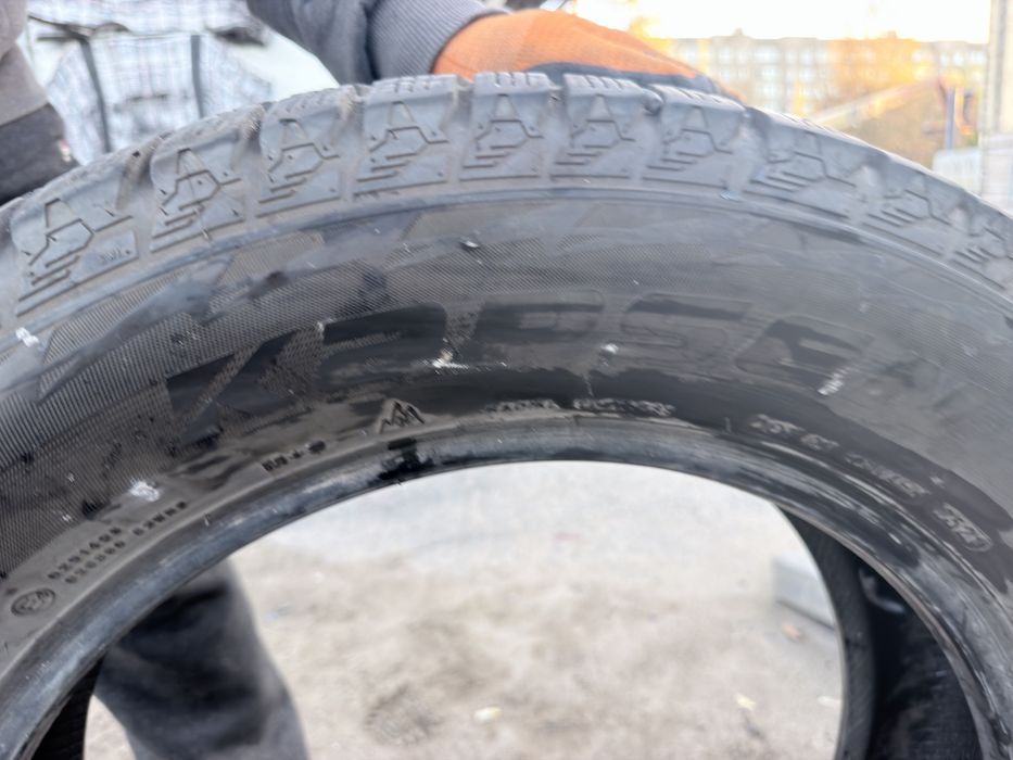 Продам зимнюю резину Капсен 245/60R18