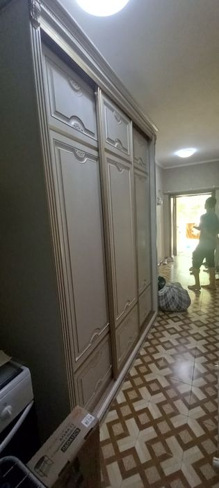 Белыи шкаф в хорошем качестве