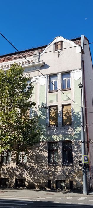 Vând apartament interbelic, 98.24 mp, etaj 1, inaltime 3.8m, două balcoane, str Horea.
