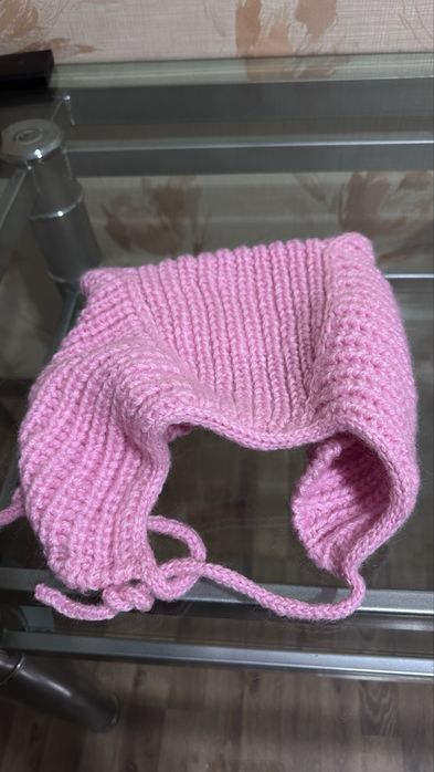 Вязанная женская шапочка