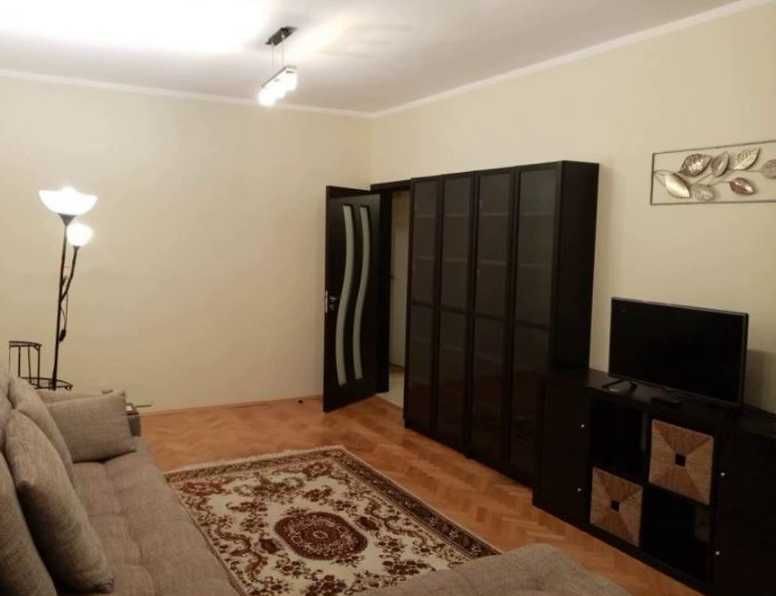 Дава се под наем Тристаен апартамент в София, Изток - 90 кв.м за 764.49 € - Снимка #1