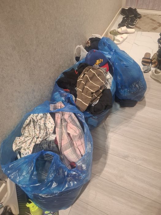Отдам даром детские вещи